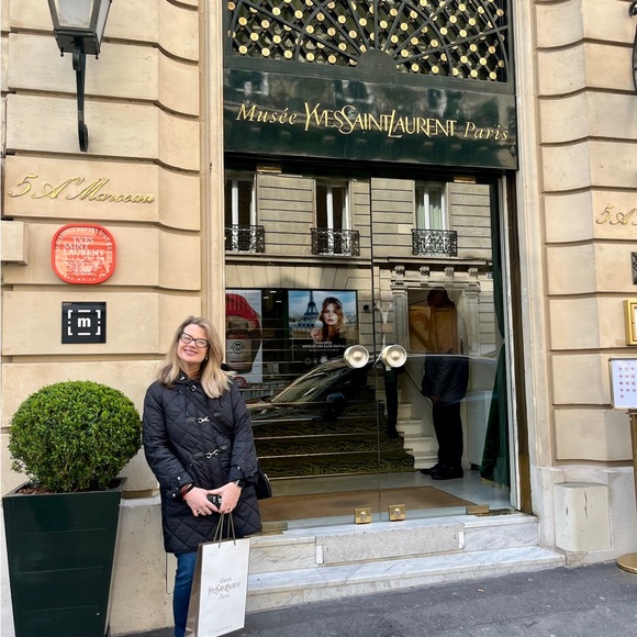 Meet your Posher, Shelley - Picture 2 of 11